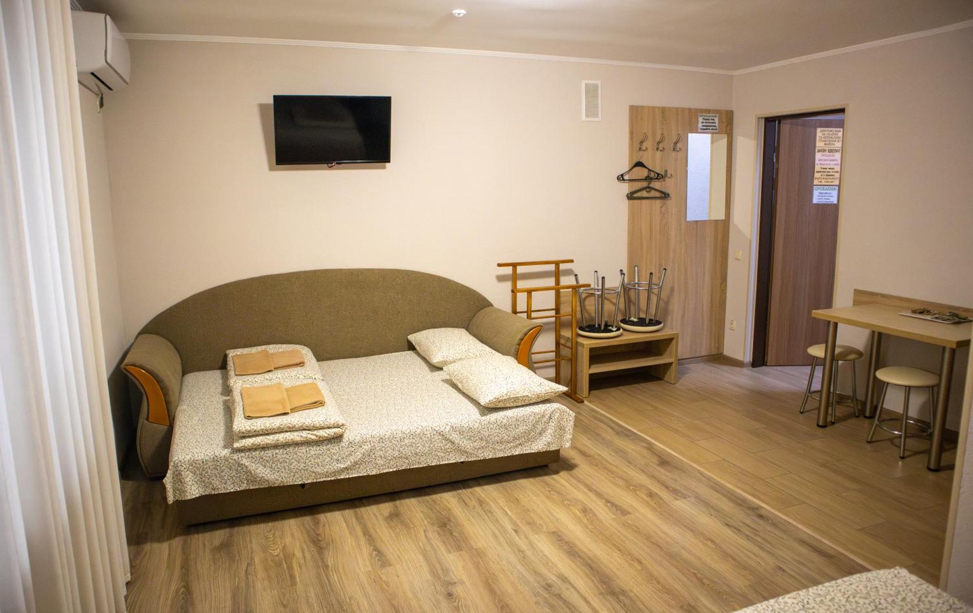 Каприз Hotel Kamianets-Podilskyi Ngoại thất bức ảnh