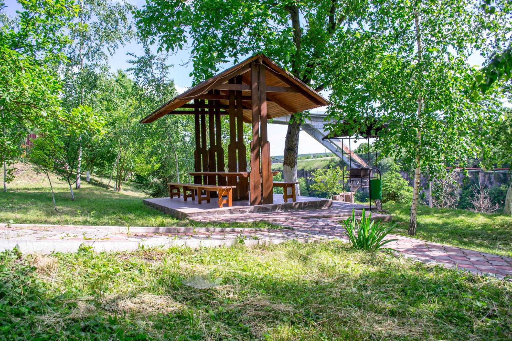 Каприз Hotel Kamianets-Podilskyi Ngoại thất bức ảnh
