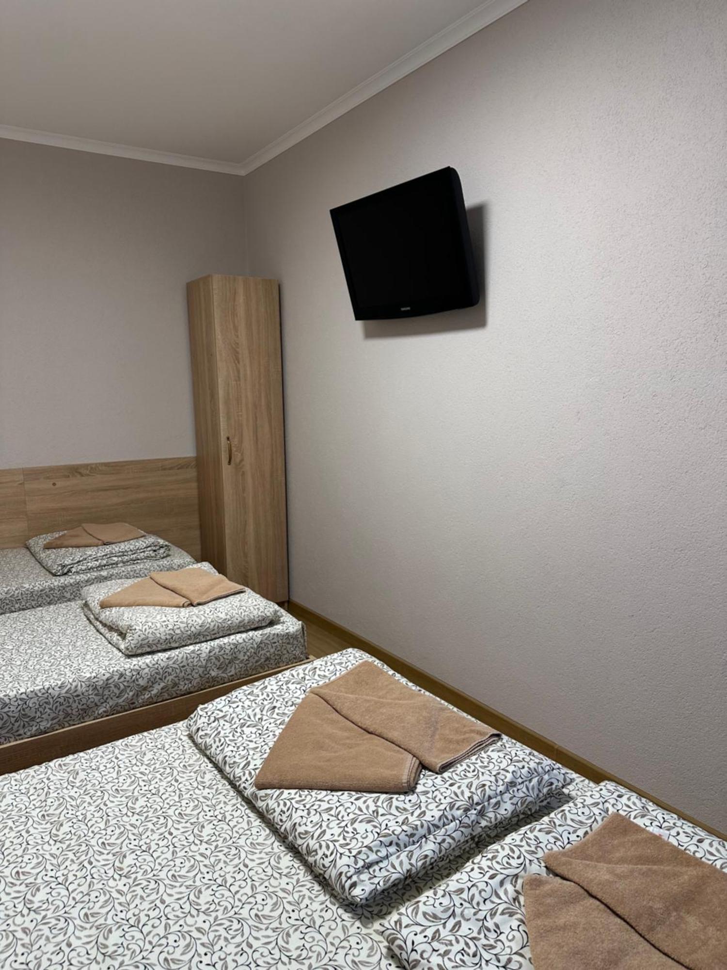 Каприз Hotel Kamianets-Podilskyi Ngoại thất bức ảnh