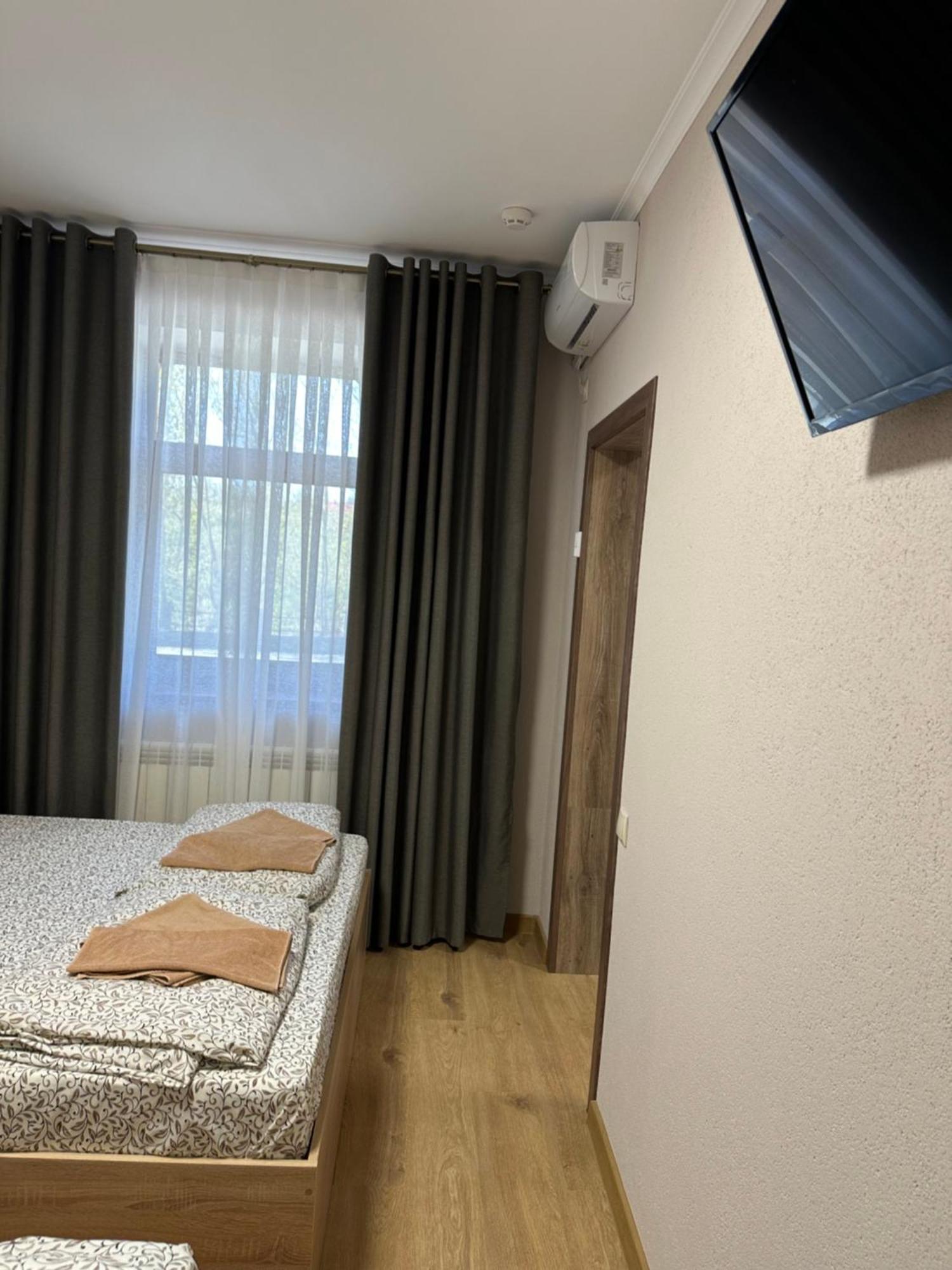 Каприз Hotel Kamianets-Podilskyi Ngoại thất bức ảnh