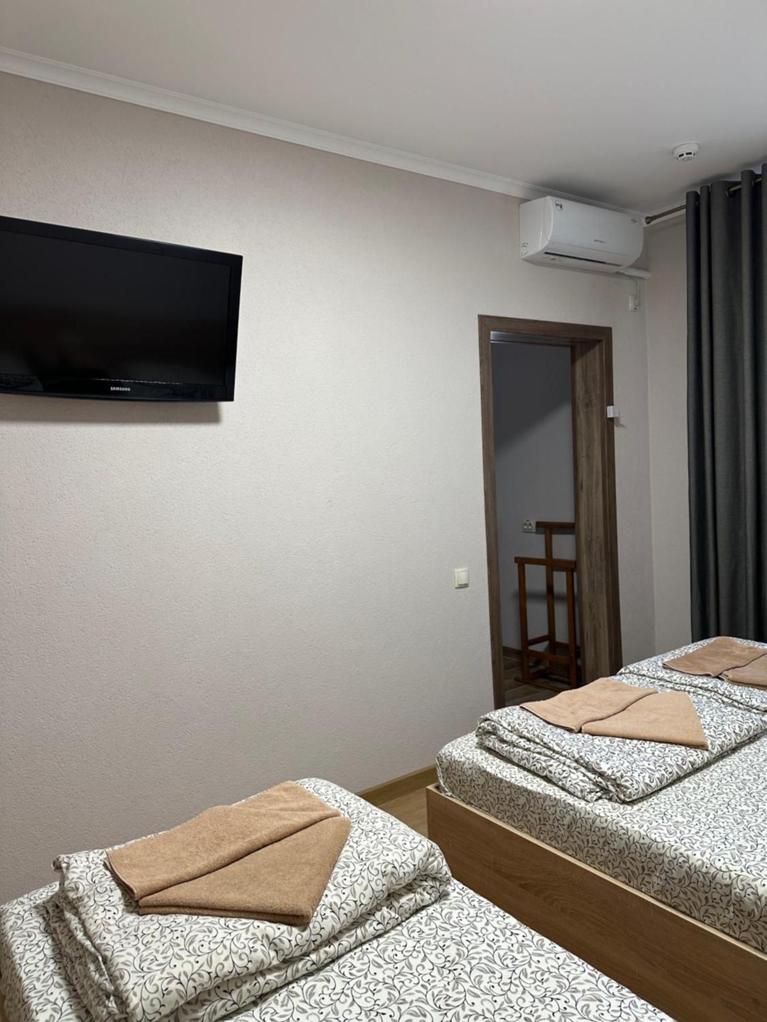 Каприз Hotel Kamianets-Podilskyi Ngoại thất bức ảnh