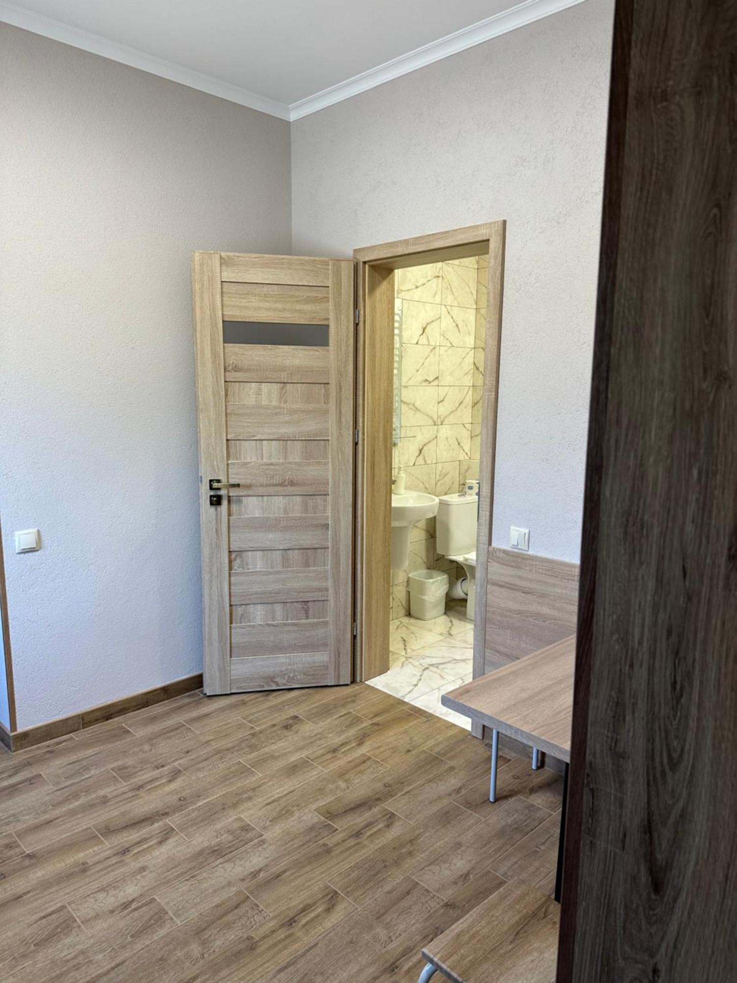 Каприз Hotel Kamianets-Podilskyi Ngoại thất bức ảnh