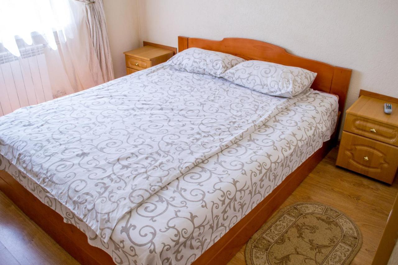 Каприз Hotel Kamianets-Podilskyi Ngoại thất bức ảnh
