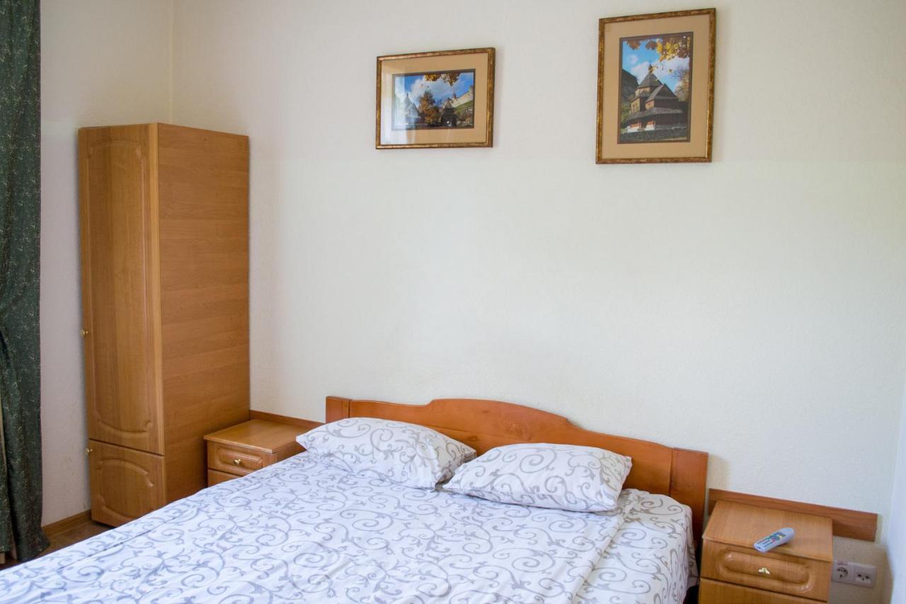 Каприз Hotel Kamianets-Podilskyi Ngoại thất bức ảnh