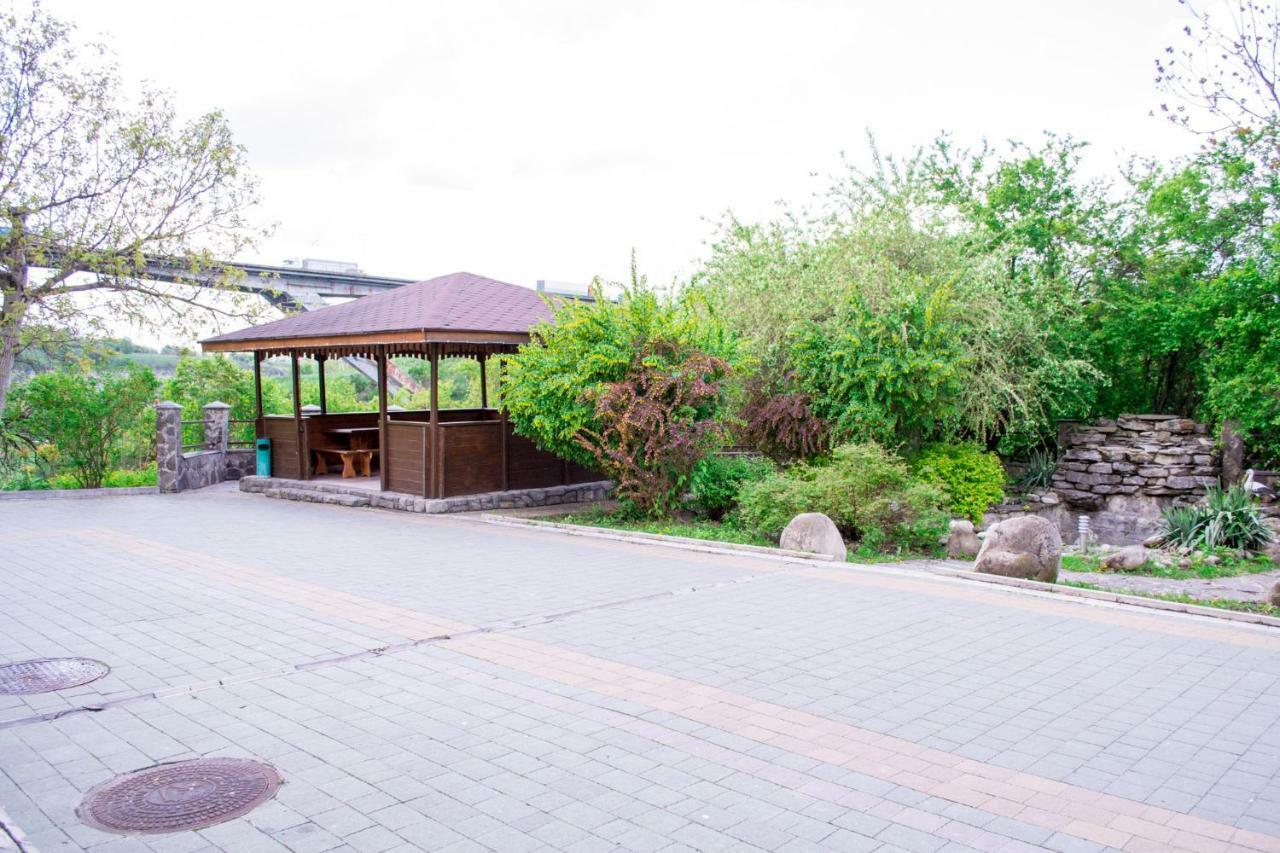 Каприз Hotel Kamianets-Podilskyi Ngoại thất bức ảnh